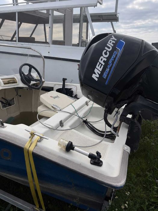 Barca cu motor Mercury