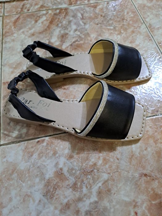 Продавам сандали