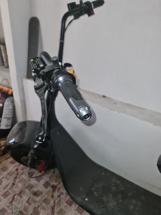 Vând scuter citycoco cu motor de 2000w