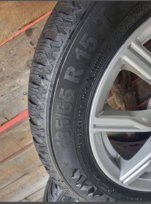 Jante cu anvelope iarna  185 65 15