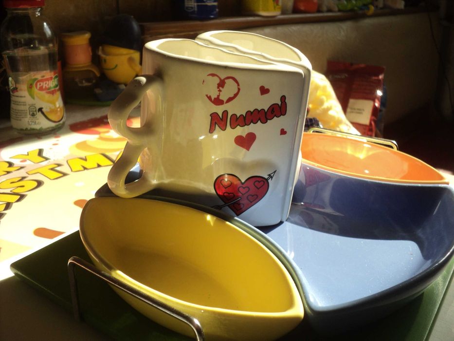 Cadou set ptr. indragostiti de SARBATORI si cosulete de PASTI !