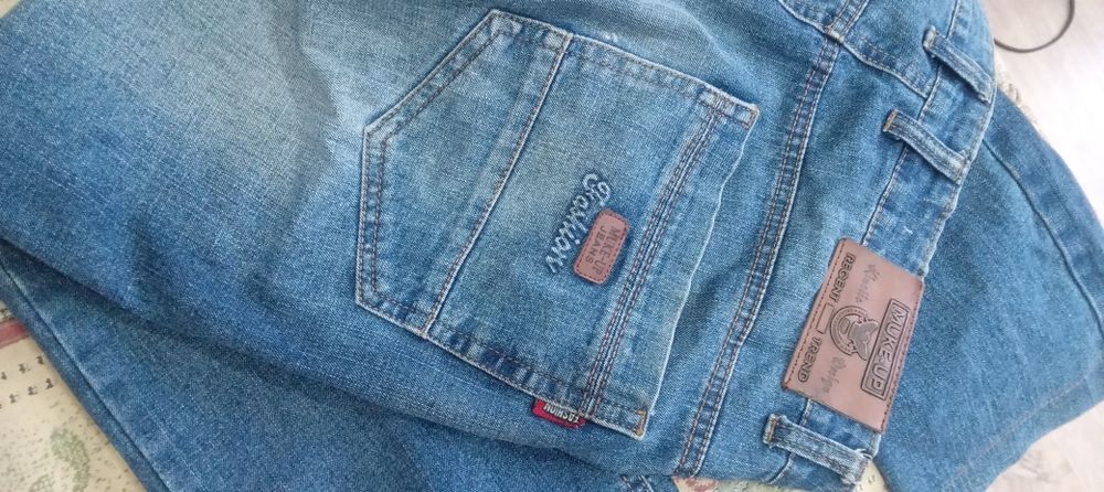 Продам мужские джинсы