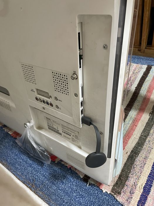 Tv. Philips foarte bun ecran sticla groasa