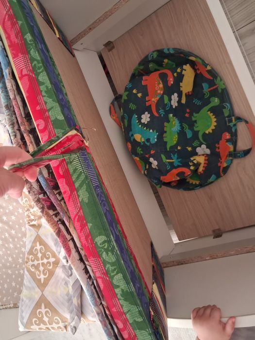 Детский стол для кормления,машинка диван