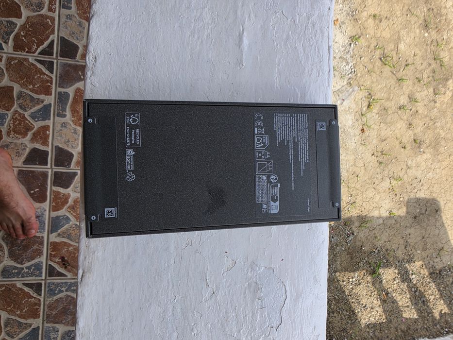 Samsung Z Flip 8 Sigilat culoare Graphite , spațiu de stocare 256 Gb