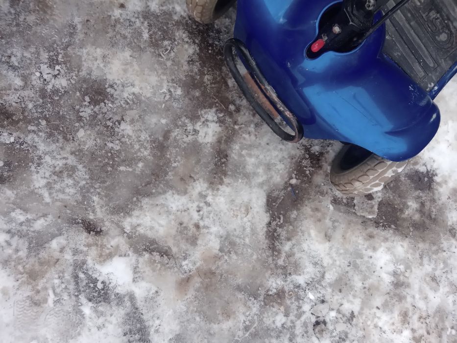 Vind două cărucioare electrice Sterling pentru persoane dizabilități