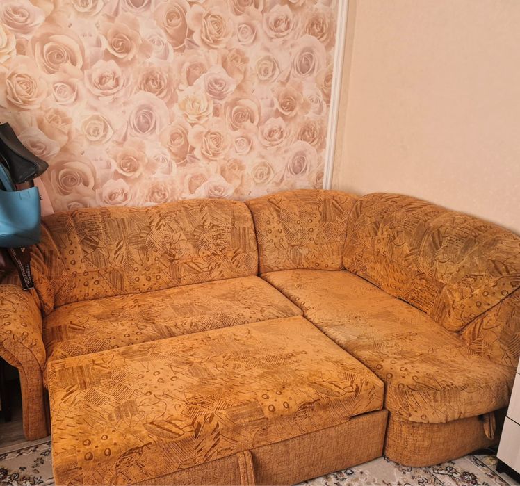 Продам диван в гостинную