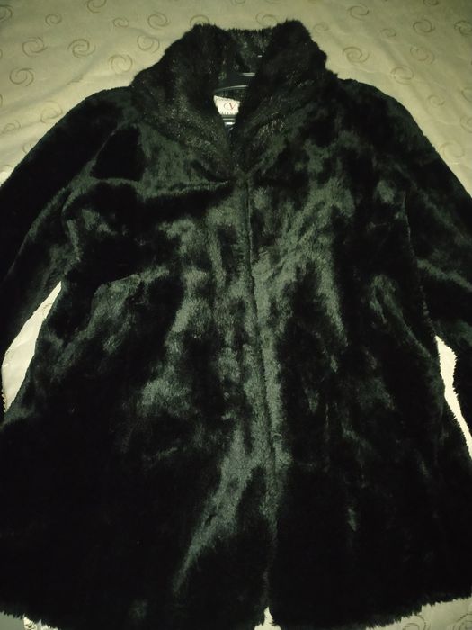 Елегантно черно дамско палто