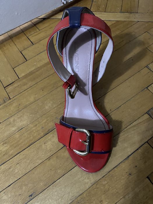 Продам женские босоножки