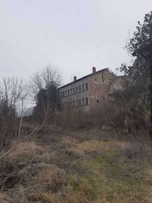 Сграда/ бивша детска градина !