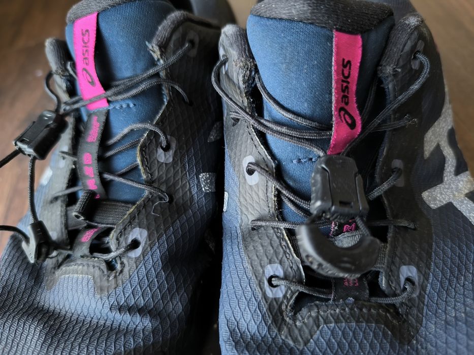 Маратонки asics - номер 41.5