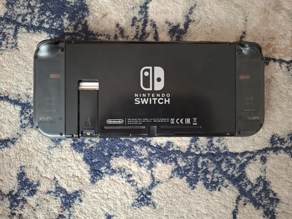 nintendo switch + the witcher 3 + set joy con uri