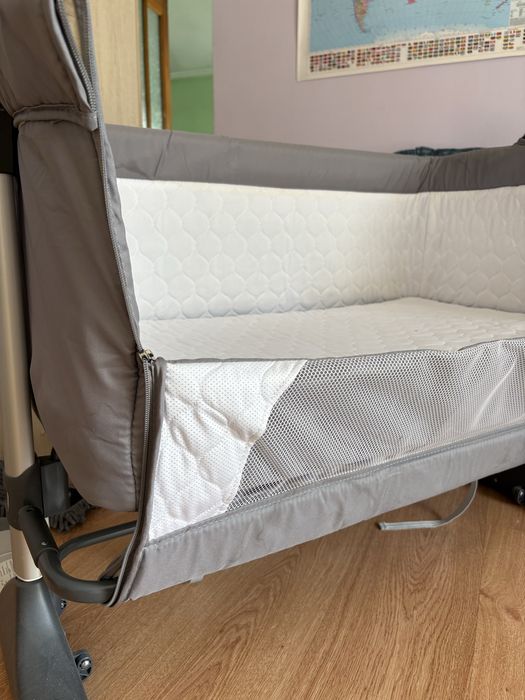 Продам приставную кроватку