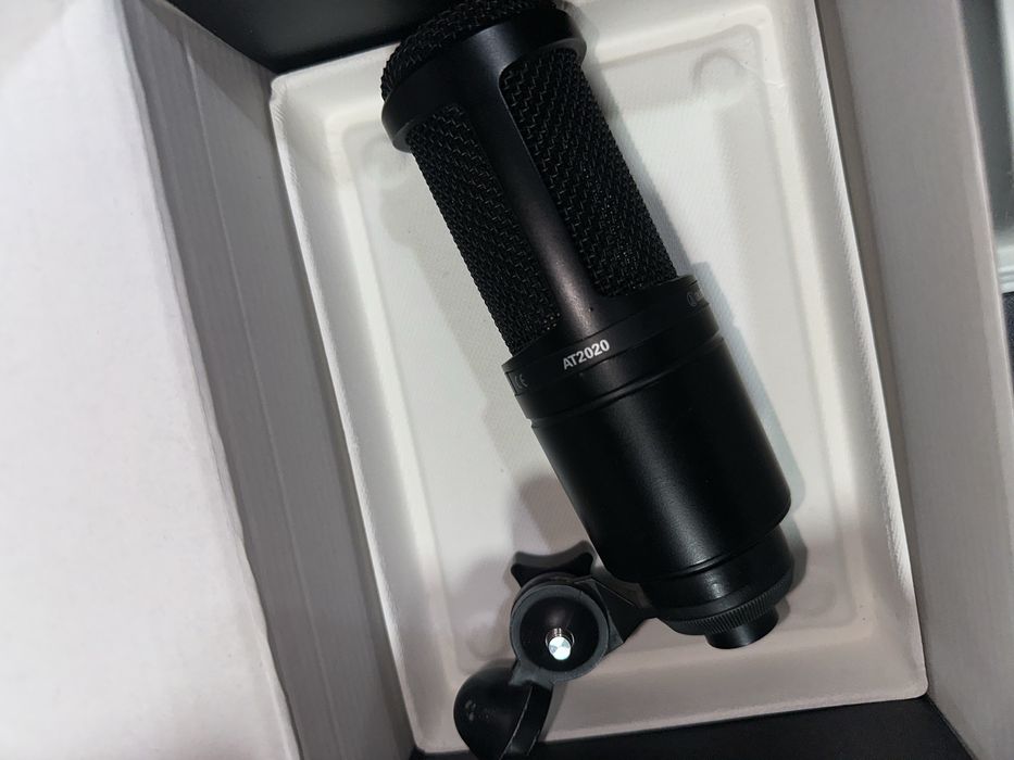 Studinniy mikrafon sotiladi продается студийный микрофон