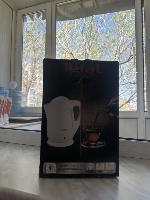 Чайник Tefal.