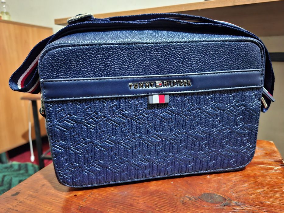 Tommy Hilfiger продается