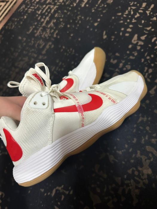 Профессиональные кроссовки для волейбола