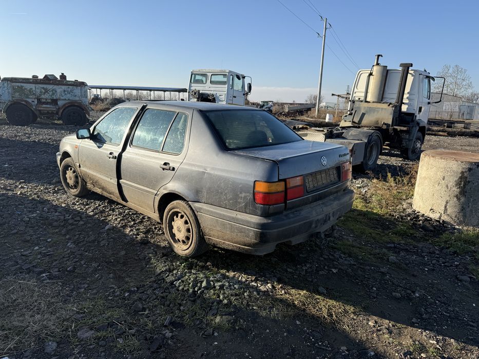 2 бр VW Vento 1.6 бензин на части