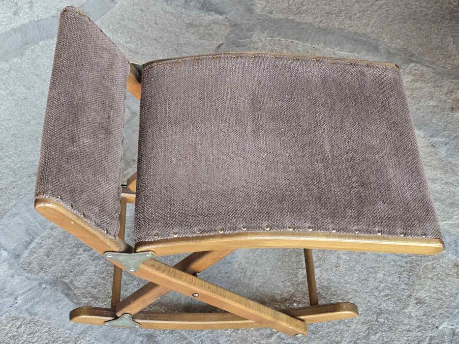 Антикварно столче за крака