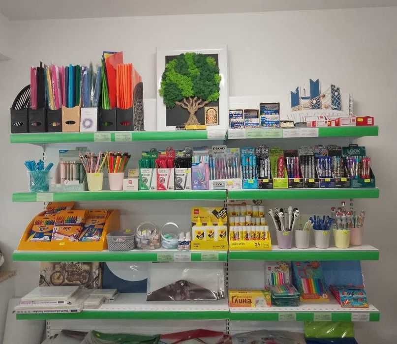 Островен стелаж за аптека, книжарница, зоомагазин, детски магазин и др