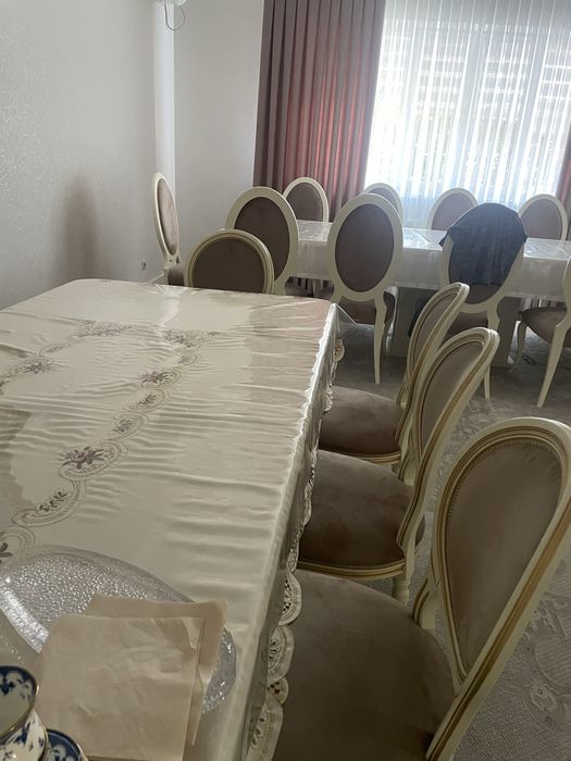 Продается стол со стульями