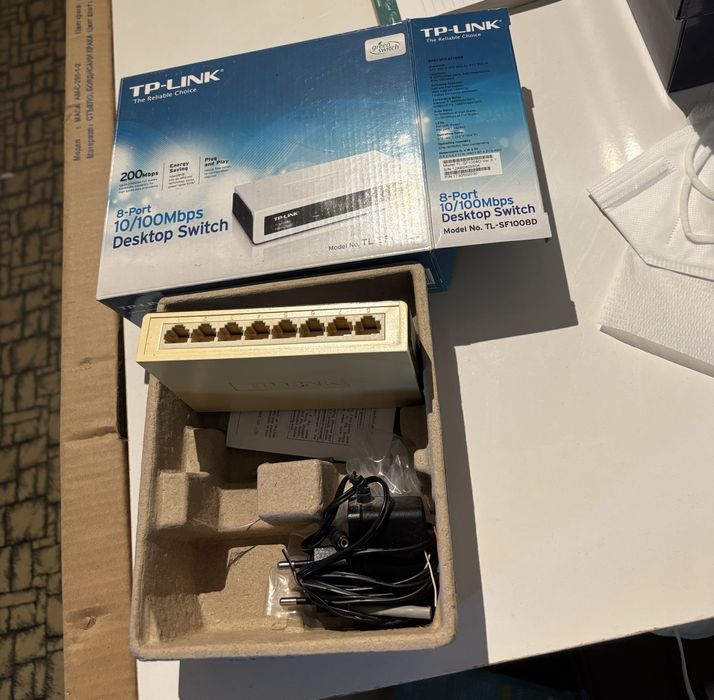 Суич TP-Link, пълен комплект