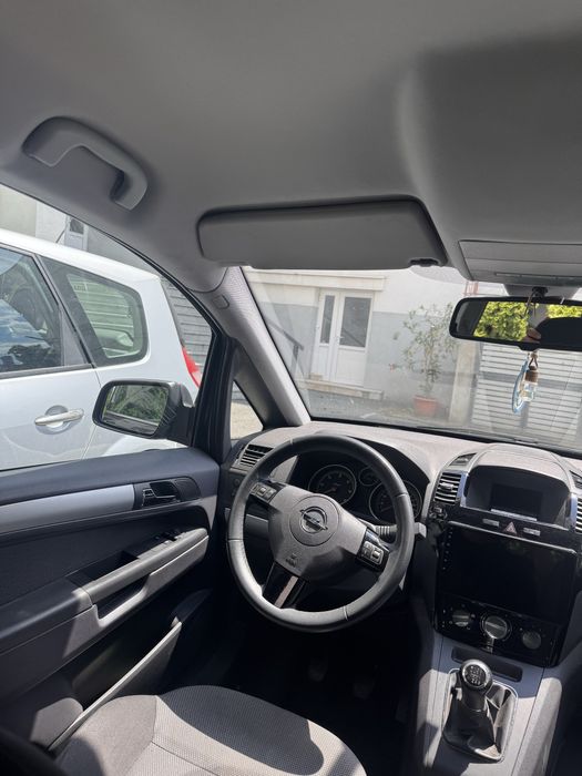 Opel Zafira B 2012