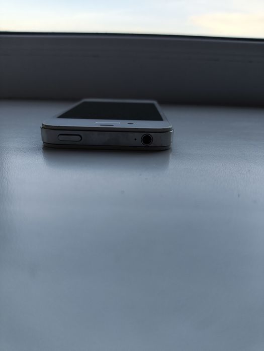 Продам айфон 4 s