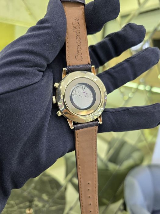 Золотые часы ролексы с большим диаметром в 45мм и бриллиантами в 1кр.