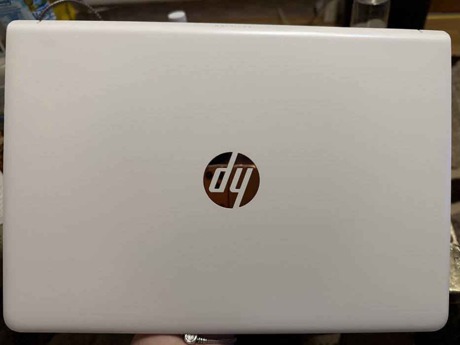 Лаптоп HP Pavilion 14" в цвят White & Rose Gold