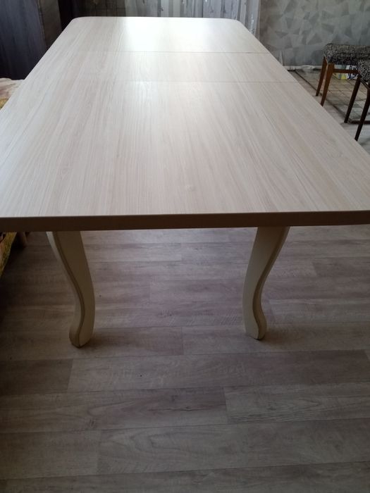 Продам большой стол 90*160