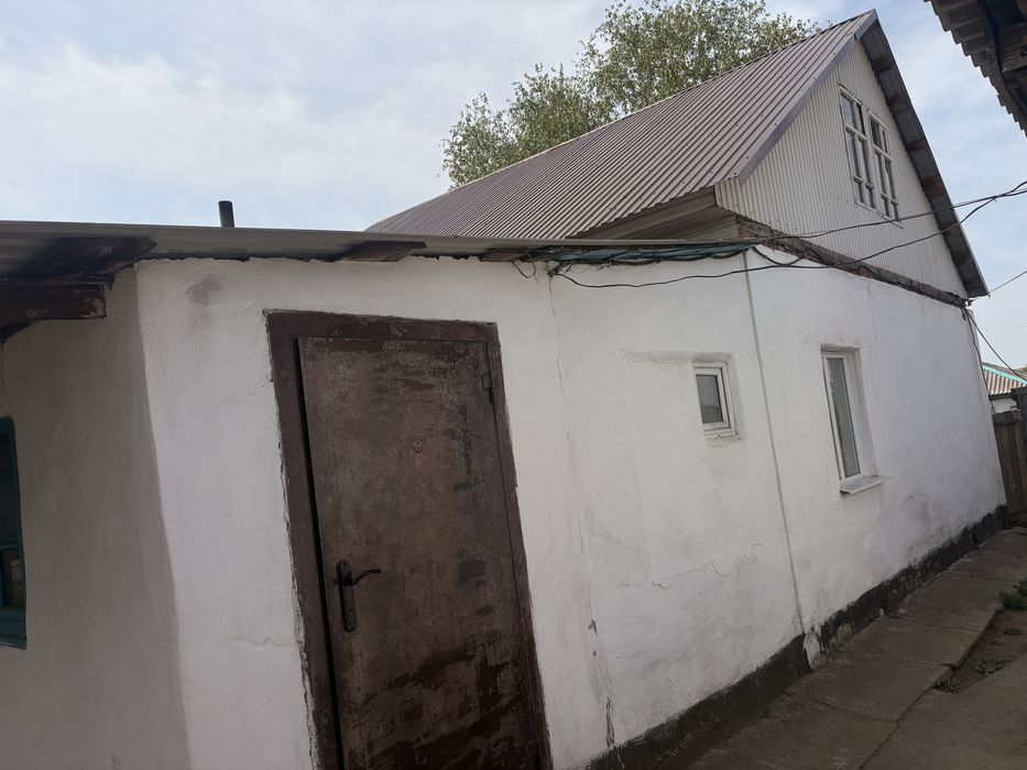 Продам дом из 3-х комнат, кирпичный