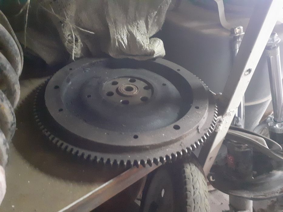 Мазда 323 на разбор 1990