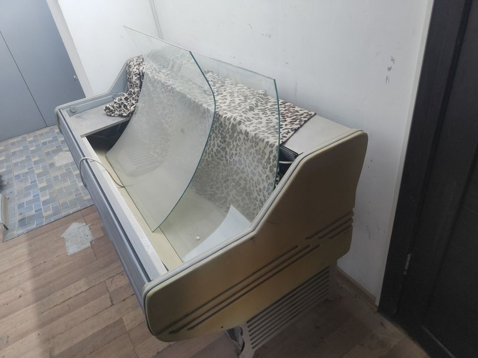 Холодильник витринный