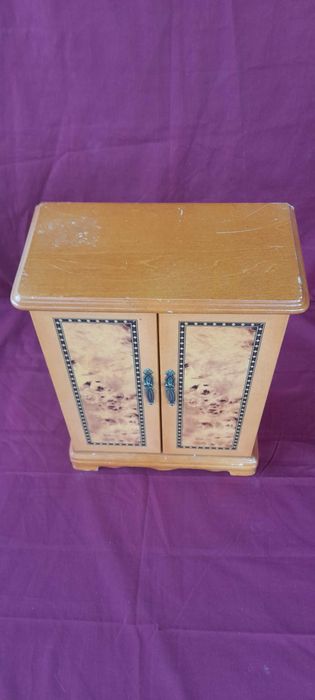 caseta din lemn pentru bijuterii