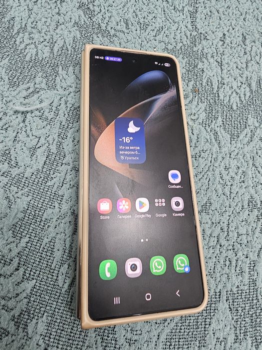 Телефон смарифон samaung z fold4