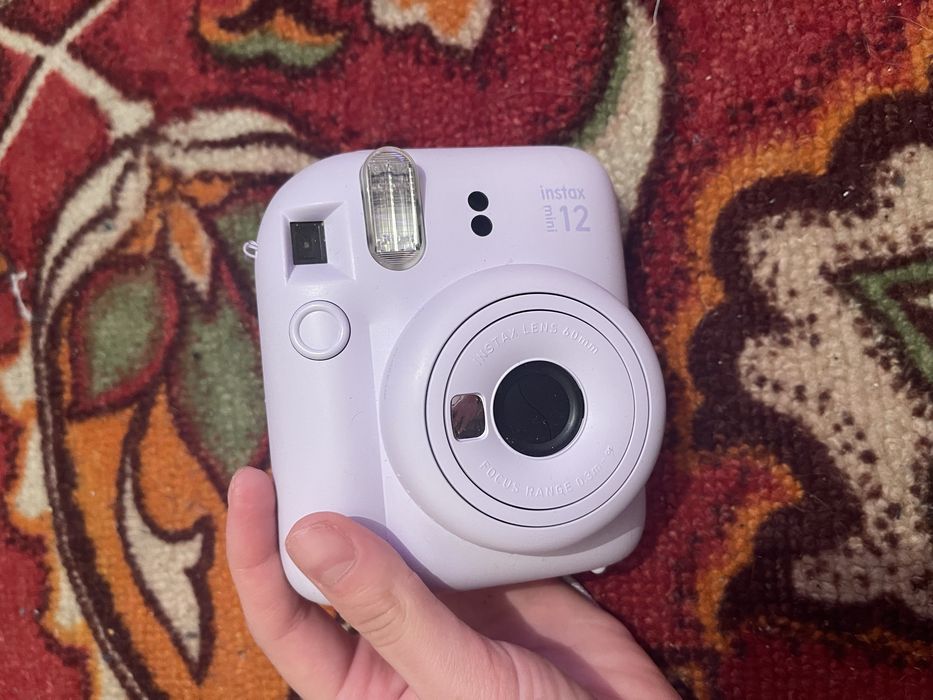 Продам фотоаппарат instax mini