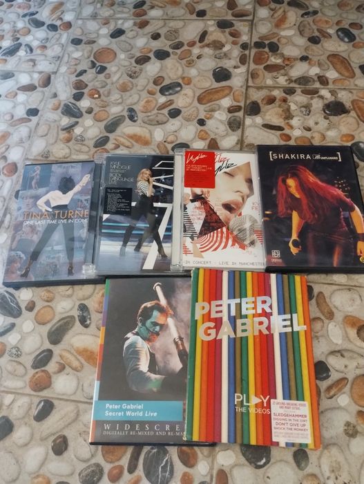 Vind colecție DVD-uri ,și CD-uri