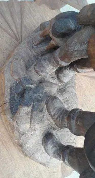 Statuie din lemn sculptat din esenta tare