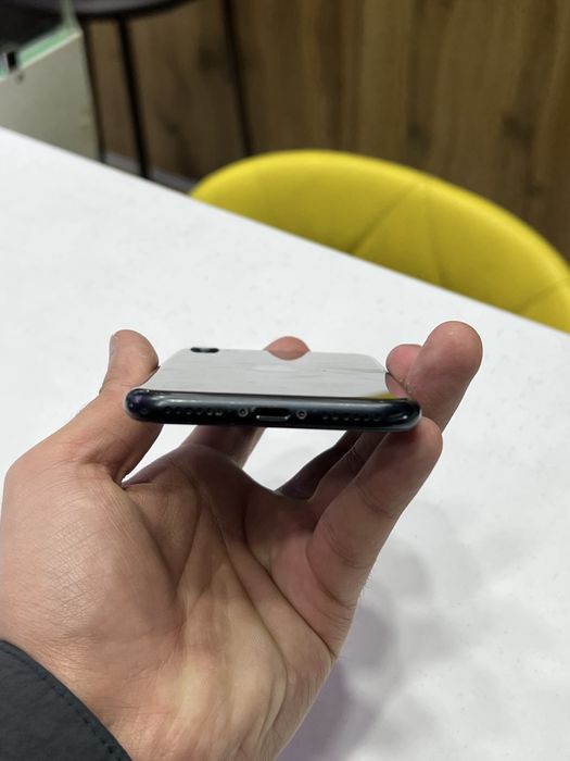 Iphone SE 2020 Сотилади