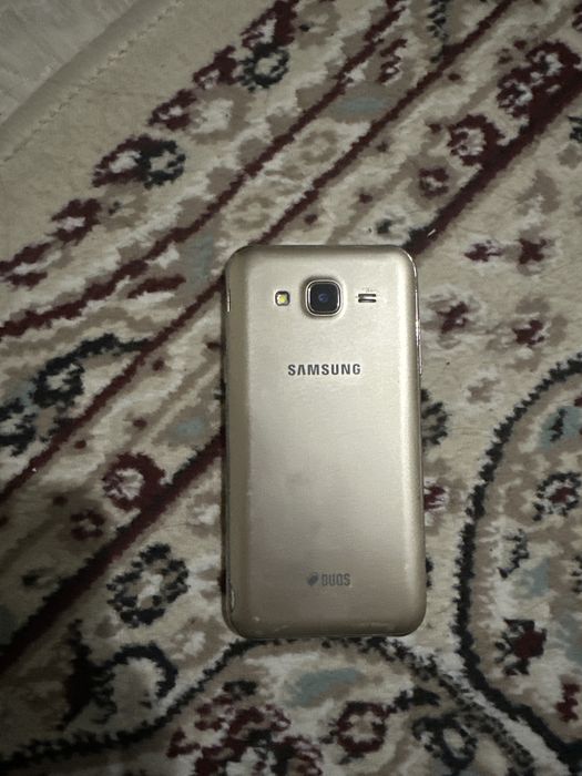 Телефон Samsung j2