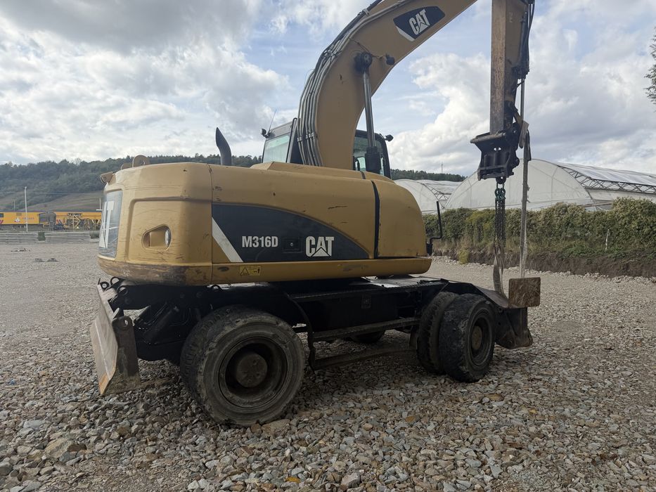 Excavator pe roti M316ad