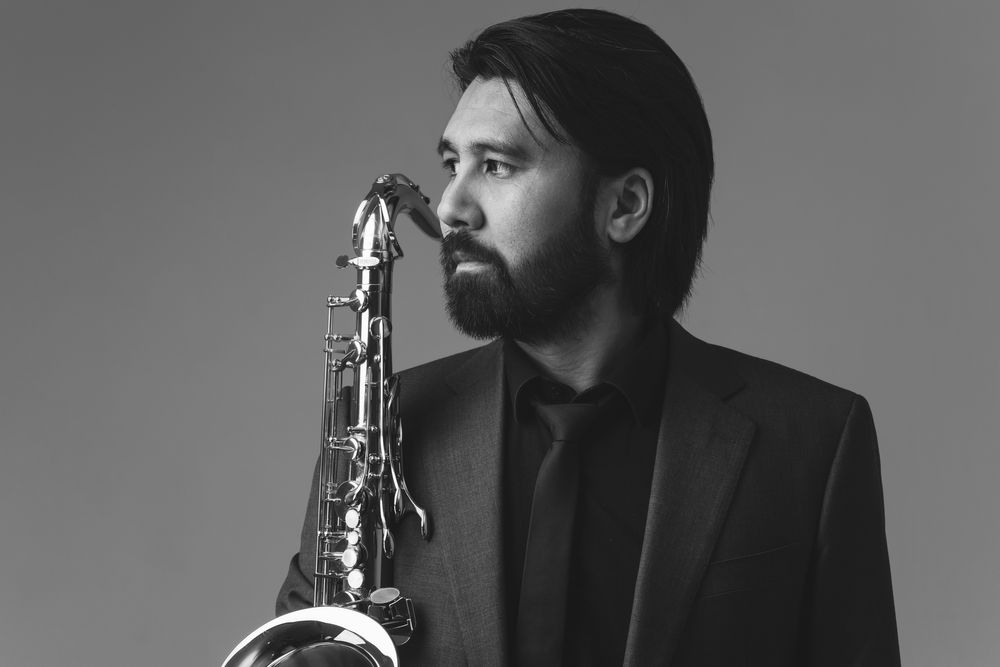 Саксофонист/ Поздравление на 8 марта