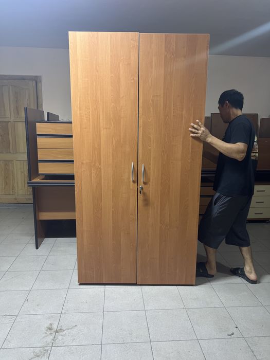Шкаф, столы в Косшы срочно