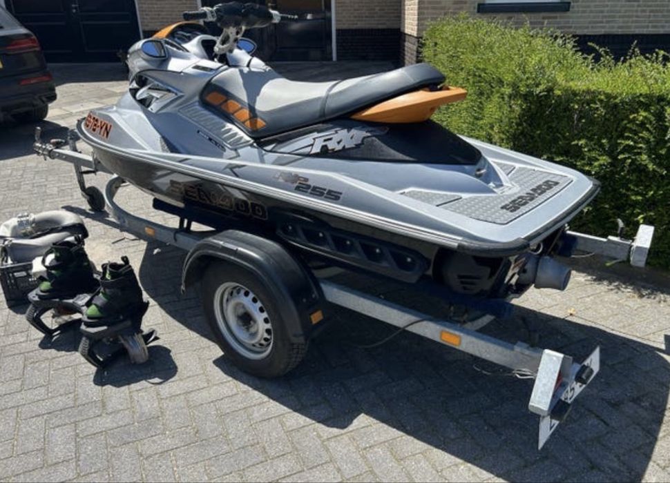 Sea-Doo RXP-X255 със Flyboard и колесар