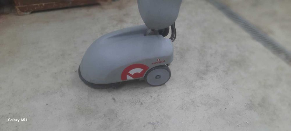 Подопочистваща машина COMAC VISPA 35B – перфектно състояние