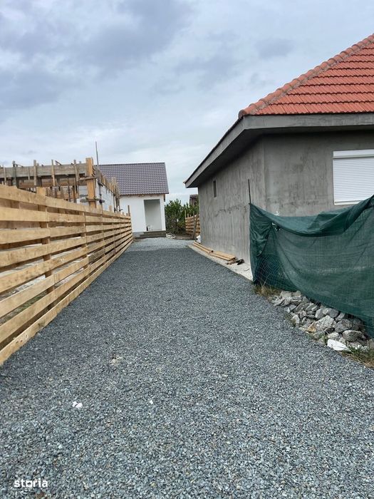 Casa cu teren, dormitoare mari, in Lumina