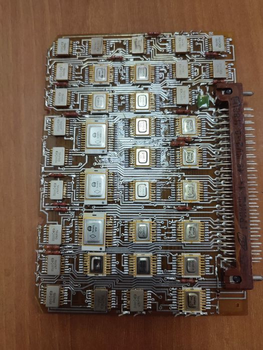 Центральный пункт радиодетали платы.