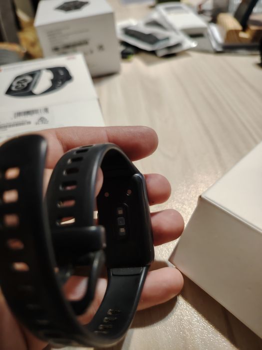 Продава Huawei band 6