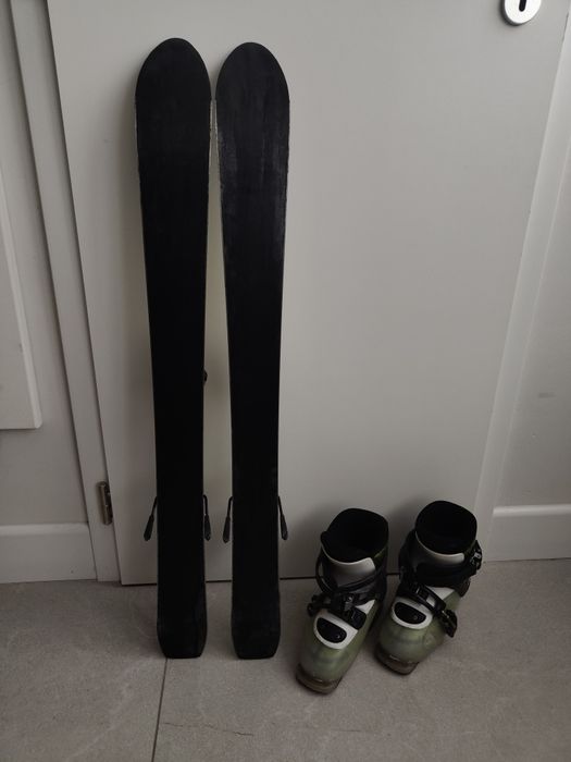 Skiuri 90 cm și clăpari 23,4 mm